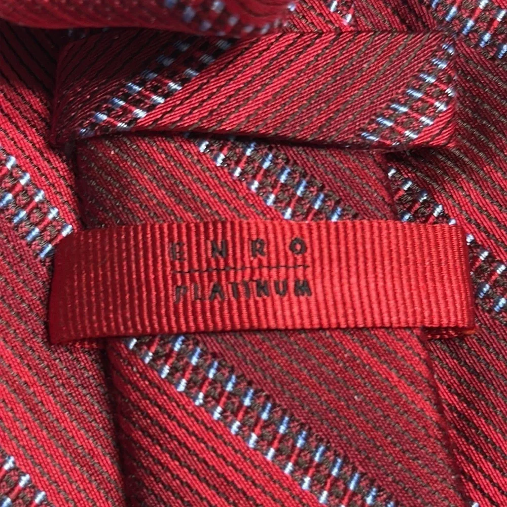 Enro Platinum Red/Blue striped silk tie Men’s length 62.5” ombré‎ stripe
